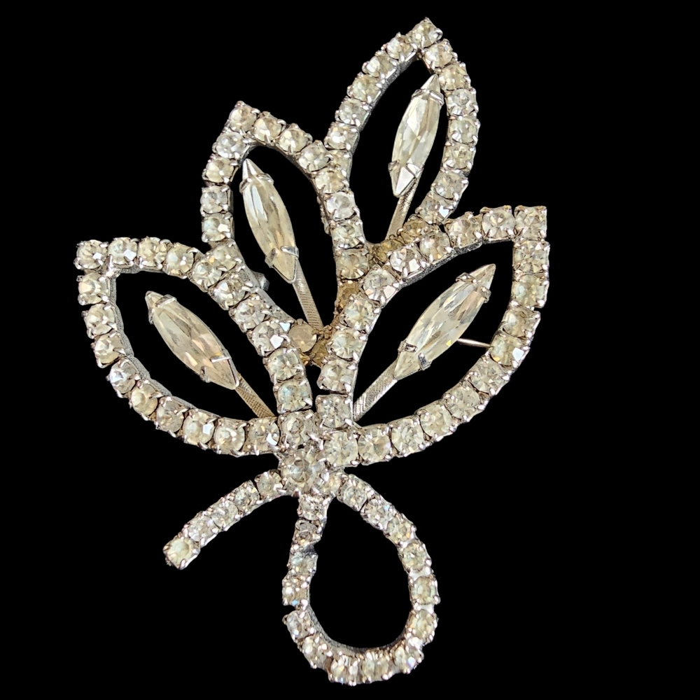 Elegant Vintage Silver Leaf Brooch
